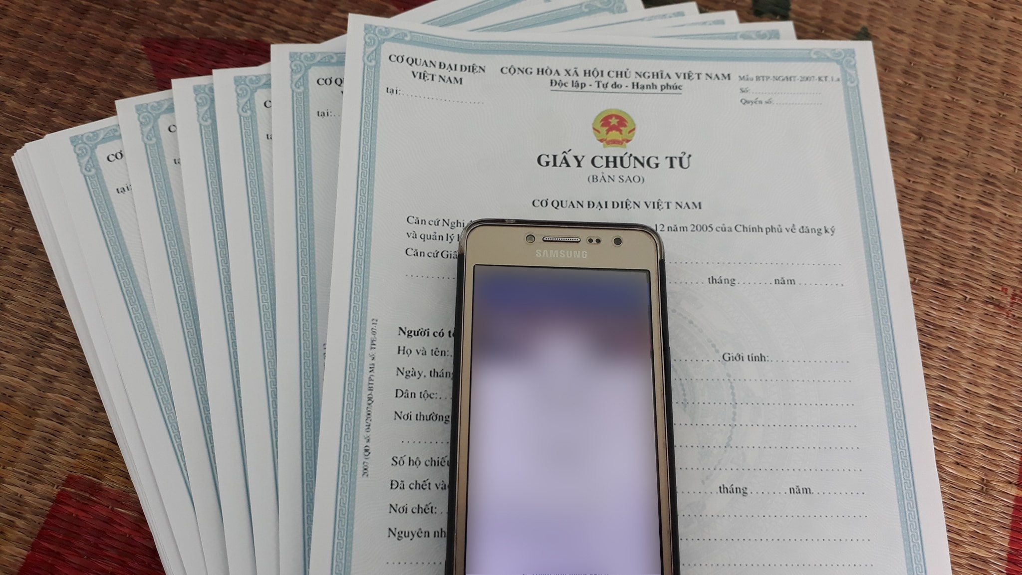 Ai chiu trach nhiem vu me khai tu con 3 tuoi? hinh anh