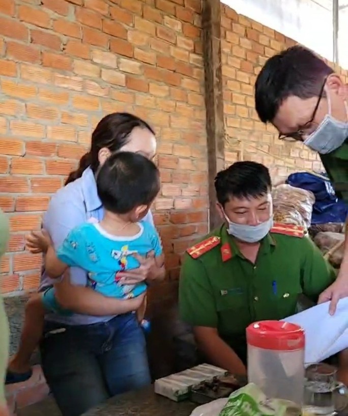 me khai tu con 3 tuoi anh 1