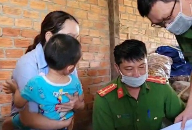 Da tim thay be trai 3 tuoi bi me khai tu hinh anh