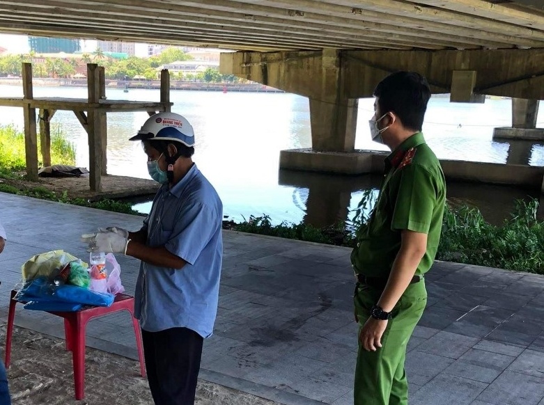 thi thể trên sông Hương ảnh 1 thi the tren song Huong anh 1