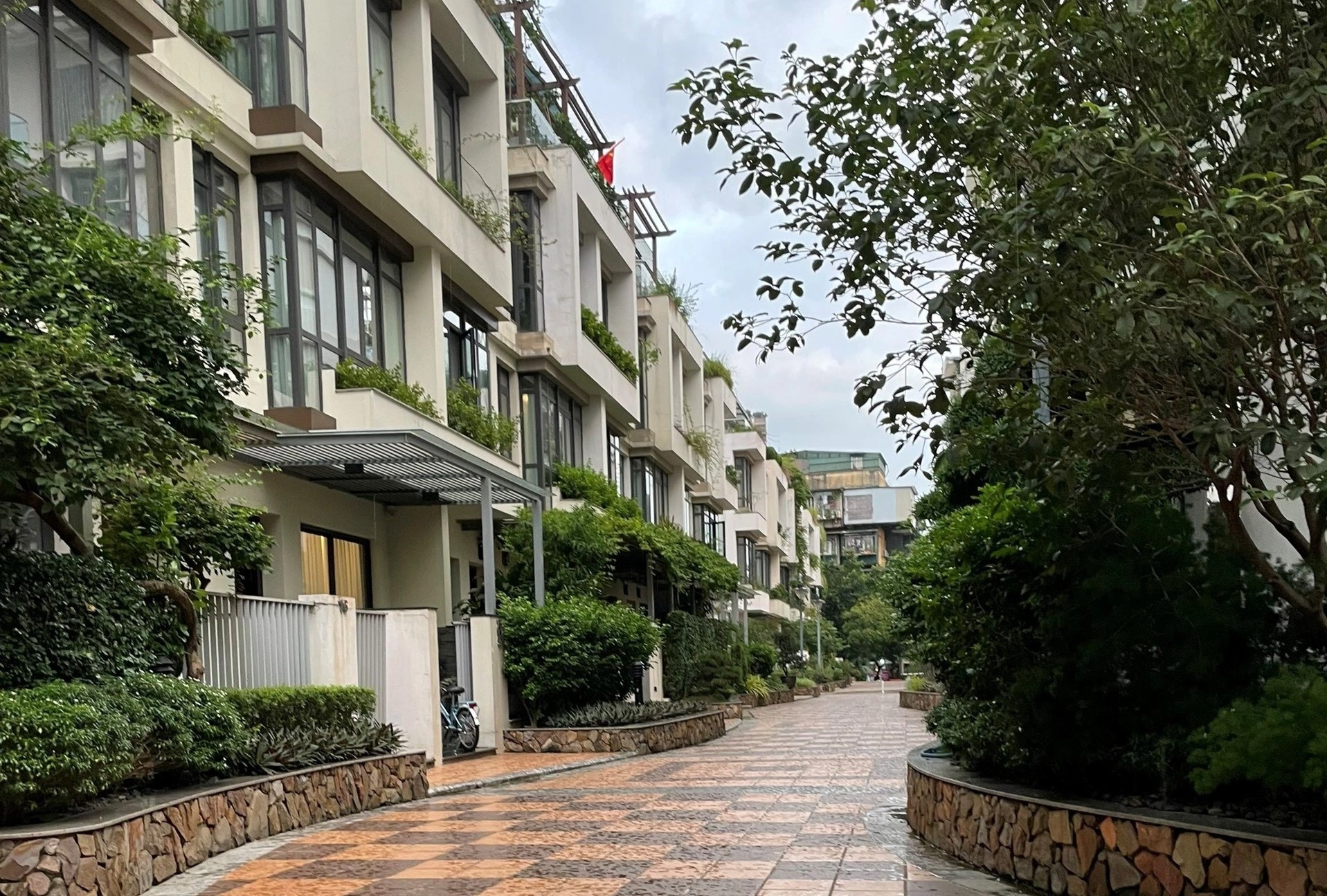 Tai san cua ong Chu Ngoc Anh, Nguyen Thanh Long co bi ke bien? hinh anh