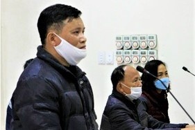 Giam doc tung vay tien vo Duong 'Nhue' phai roi toa de nhap vien hinh anh