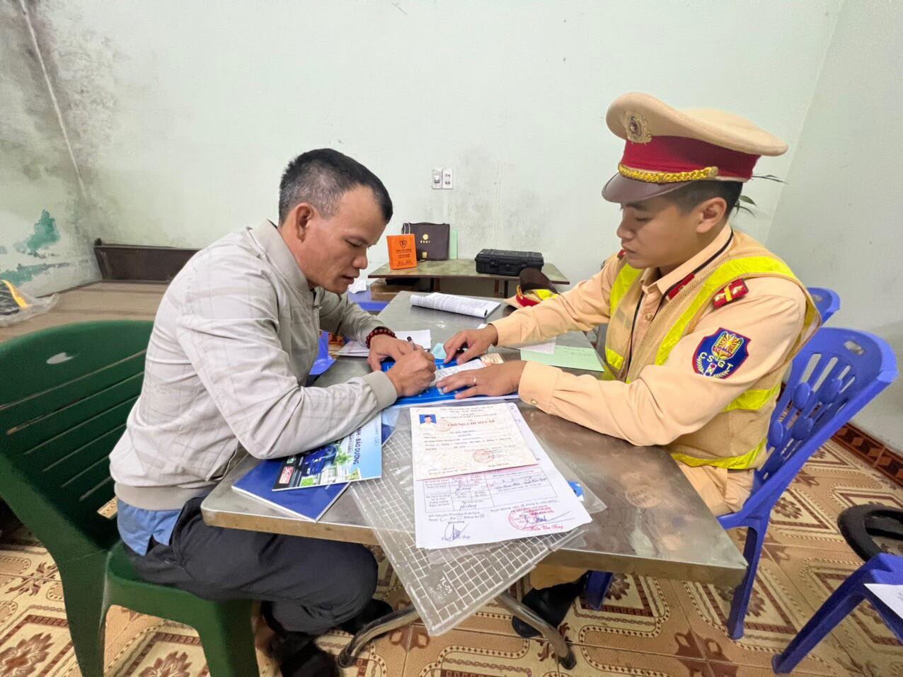 tạt đầu xe cứu thương ảnh 1 tat dau xe cuu thuong anh 1