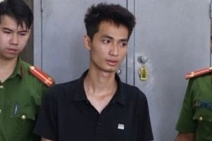 Ke nhot be trai 3 tuoi vao tu cap dong phai chiu muc an nao hinh anh