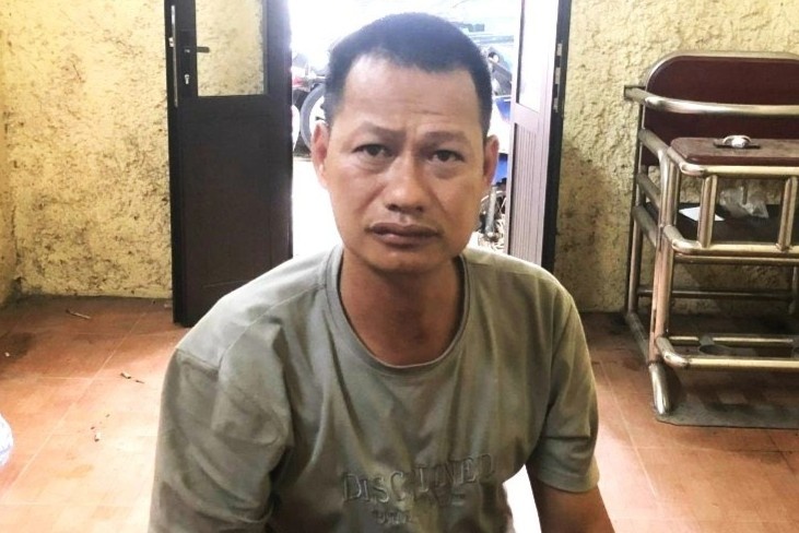 Cam dao chong doi khi canh sat kham xet khan cap hinh anh