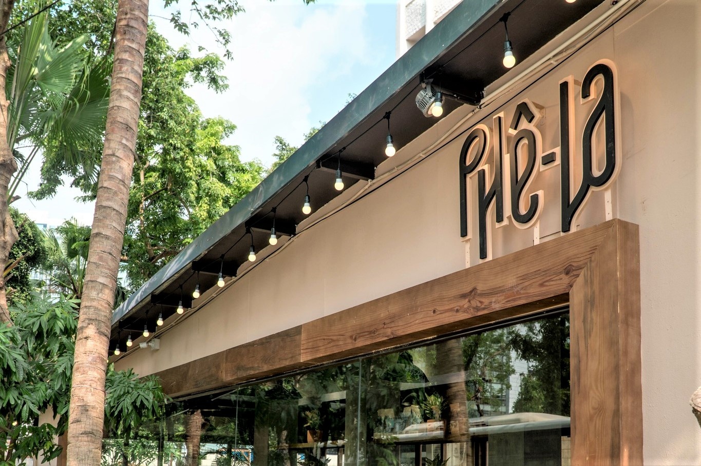 Trach nhiem boi thuong trong vu khach mat xe SH khi di uong ca phe hinh anh