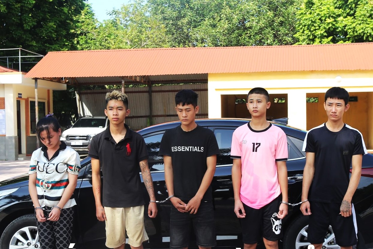 Nhom cuop ke dao vao co tai xe taxi hinh anh