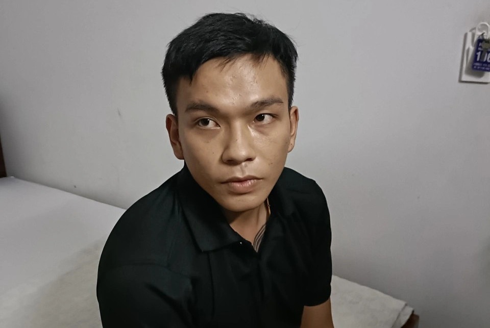 Dot nhap phong ngu cua cau thu, lay trom iPhone va dong ho Rolex hinh anh