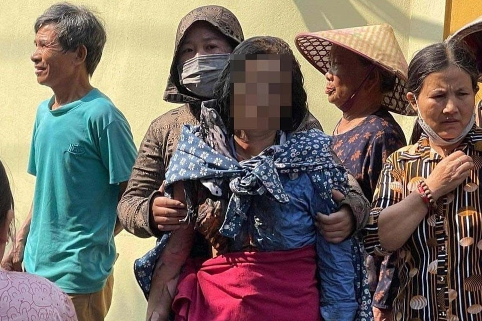 con gái đốt nhà mẹ ảnh 1 con gai dot nha me anh 1