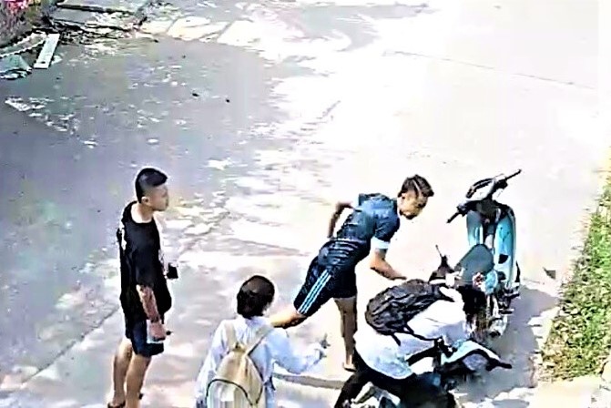 Cong an vao cuoc vu nam sinh o Bac Giang bi danh ghen hinh anh