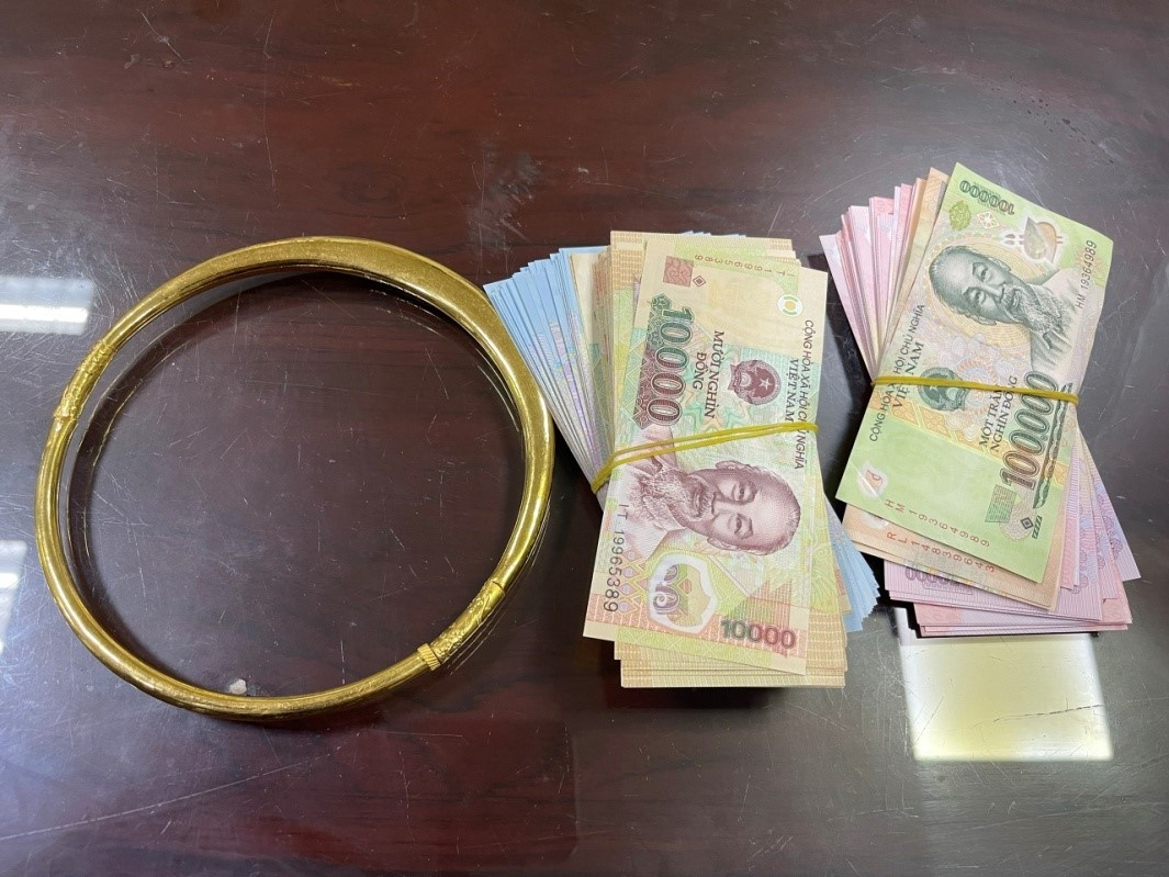 Trom tai san cua ban vi khong duoc cho vay tien hinh anh