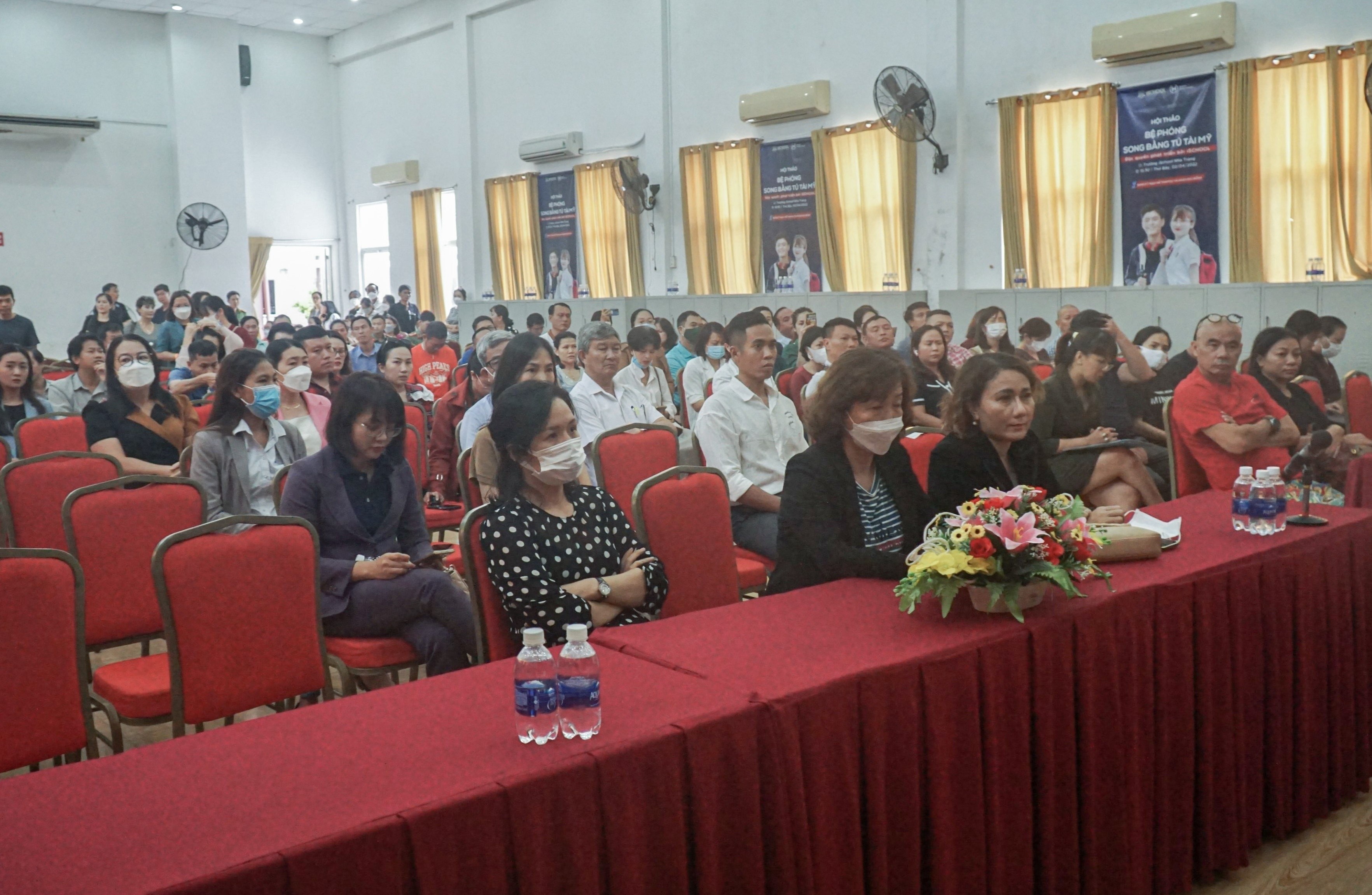 ngo doc iSchool anh 2