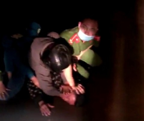 Giang ho com can 'Bi pham' cuop oto vi pham bo tron hinh anh