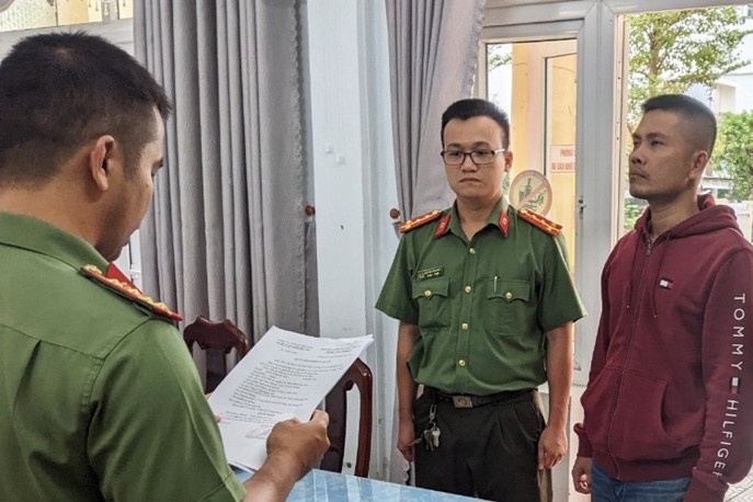Khoi to them 2 nguoi lien quan den duong day danh bac Phan Sao Nam hinh anh