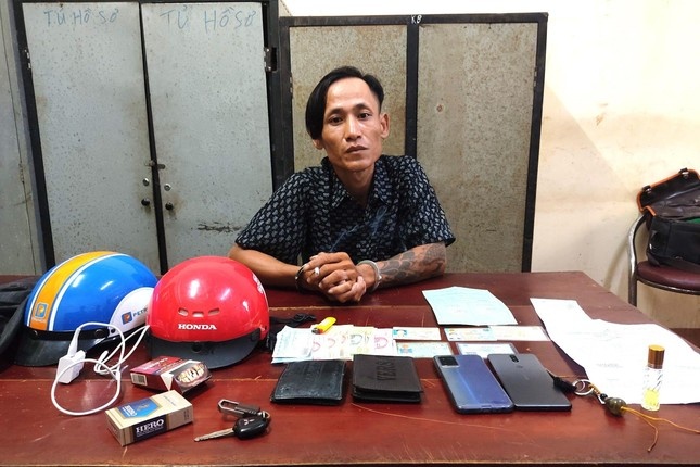 Bat giu nguoi dan ong hiep dam nhieu nu sinh o mien Tay hinh anh