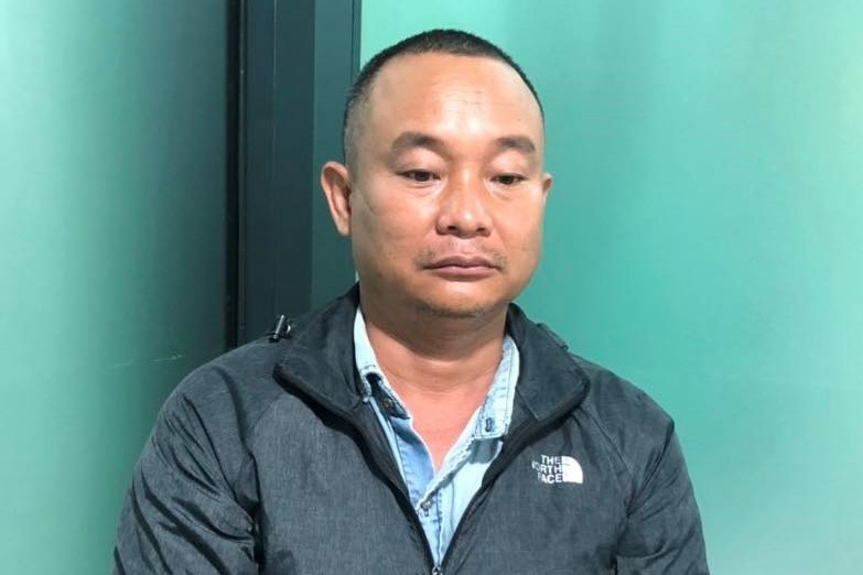 Muon dat cua nguoi khac de dem ban kiem loi hinh anh