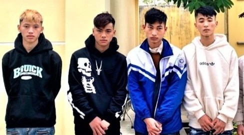 Quay danh nguoi mua xe de cuop lai tai san hinh anh