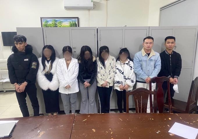 bay lac tai nha anh 1