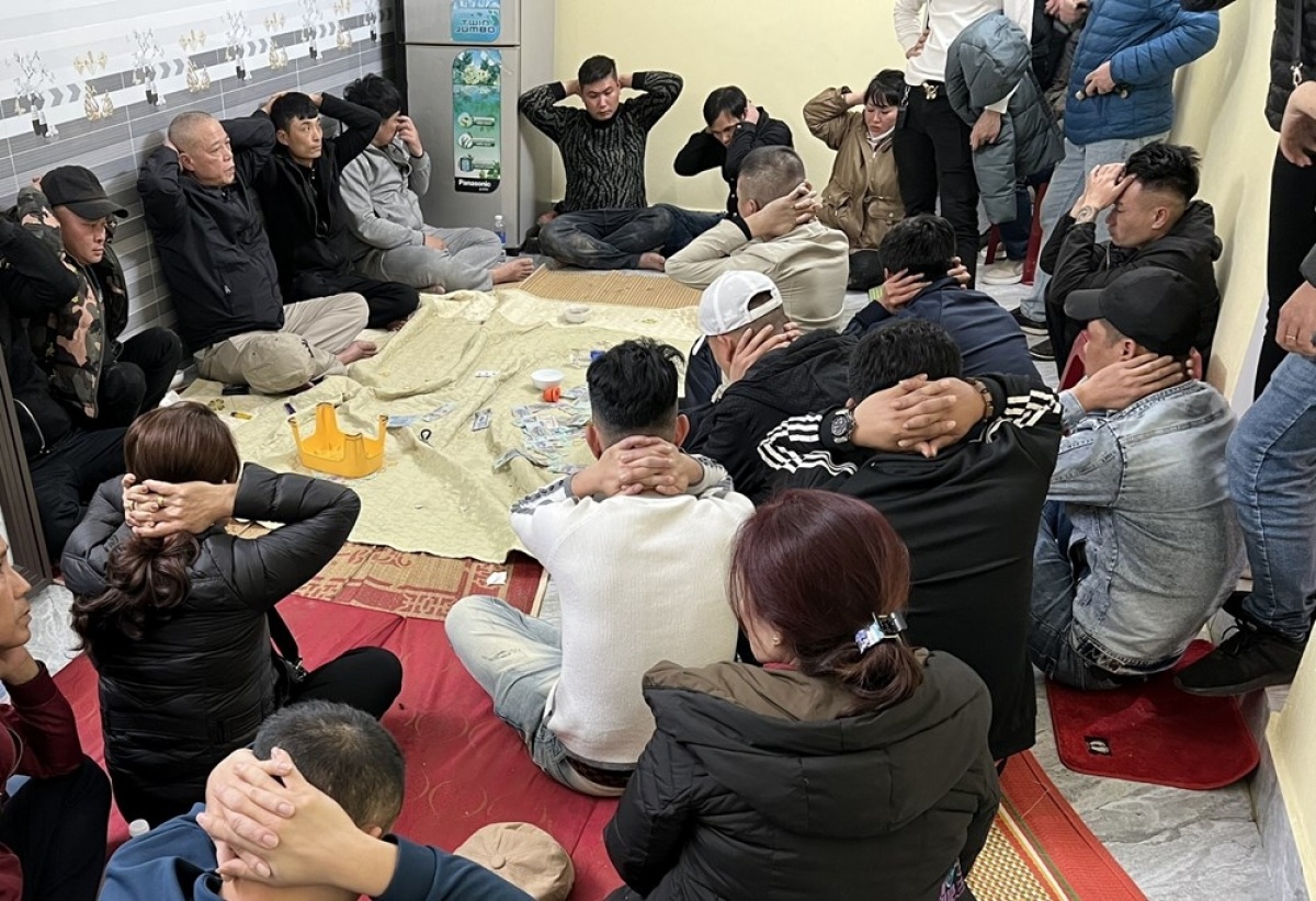 Triet pha soi bac o Hai Phong, tam giu 21 nguoi hinh anh
