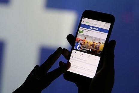 Tung clip lam nhuc ban gai cu hinh anh