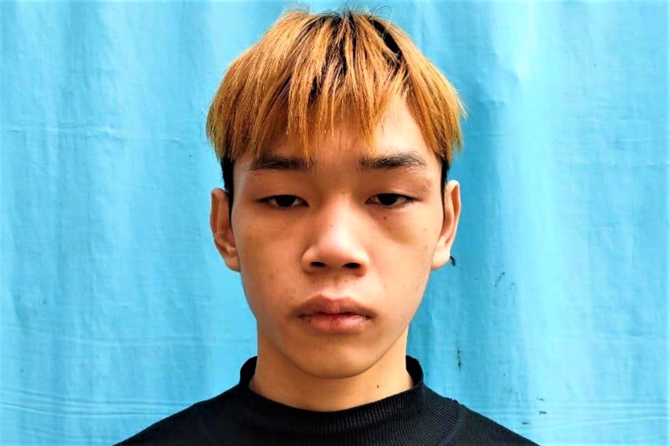 Bat tam giam thanh nien tong xe gay chan canh sat co dong hinh anh