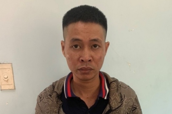 Bat giu nguoi dan ong cho vay lai nang hinh anh