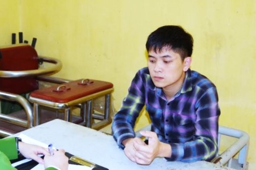 Tai xe vuot den do, chong doi khien canh sat bi thuong hinh anh