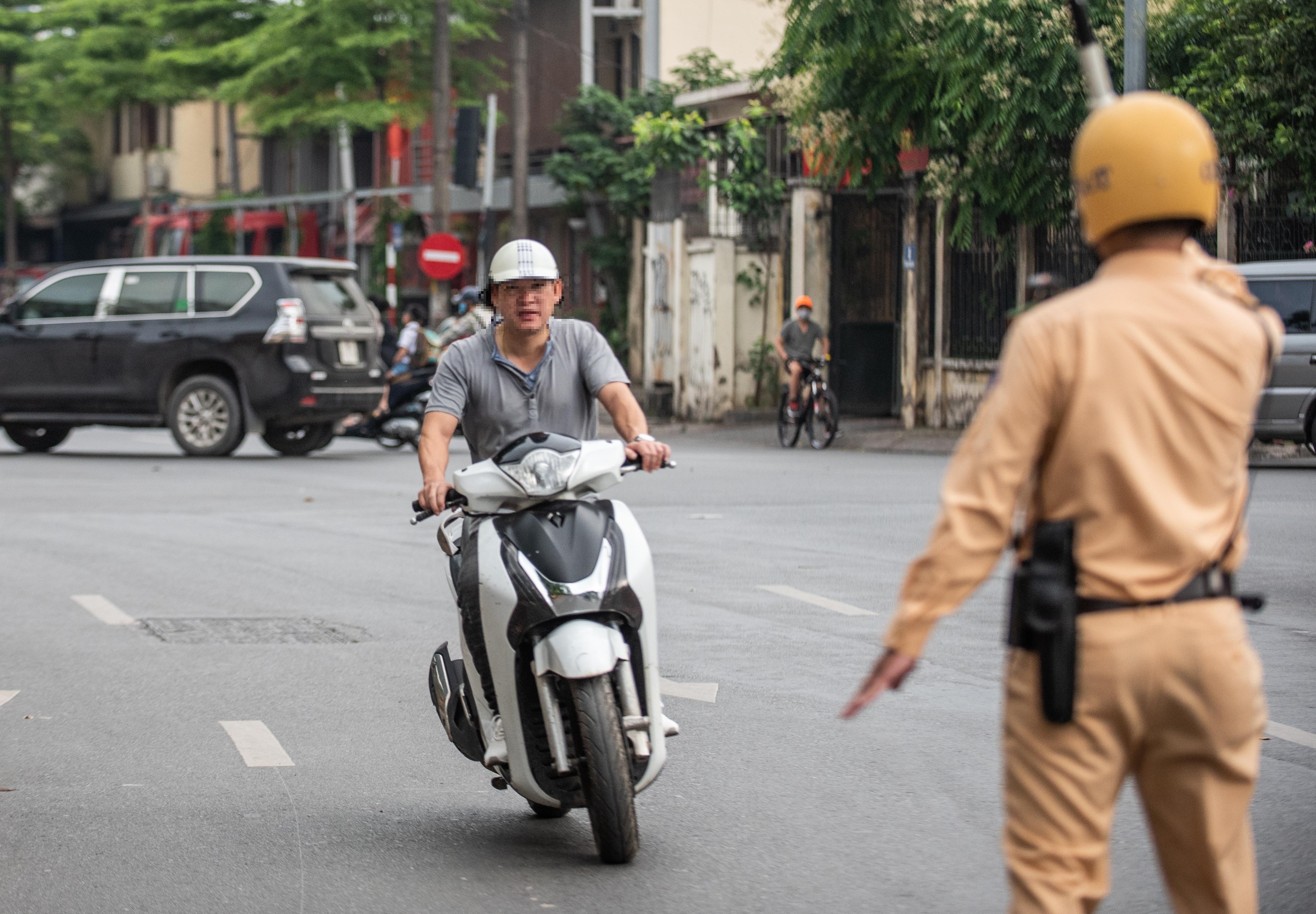 CSGT co duoc rut chia khoa xe cua nguoi vi pham? hinh anh