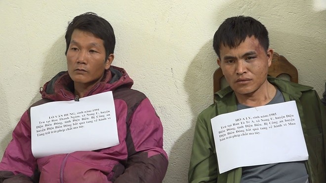 Hai cong an bi dam khi bat nghi pham buon ma tuy hinh anh
