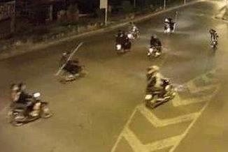 Tam giu hinh su 2 thanh nien trong nhom cam ma tau dieu pho o Ha Noi hinh anh