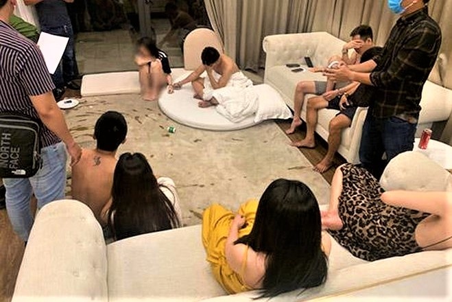 19 nam nu bay lac trong biet thu san golf Tam Dao hinh anh