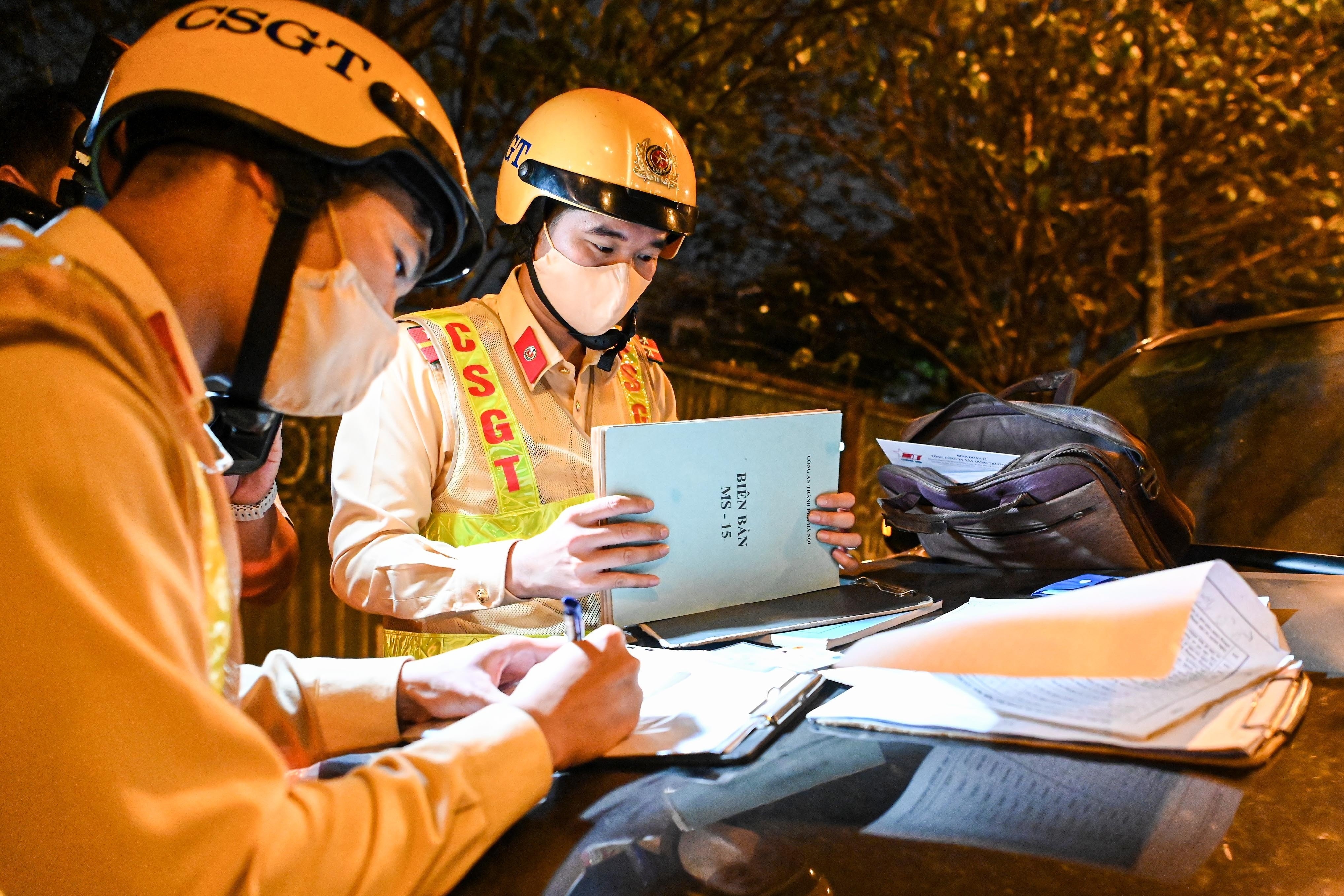 Xu ly ra sao neu nguoi vi pham nong do con khong chiu nop phat? hinh anh