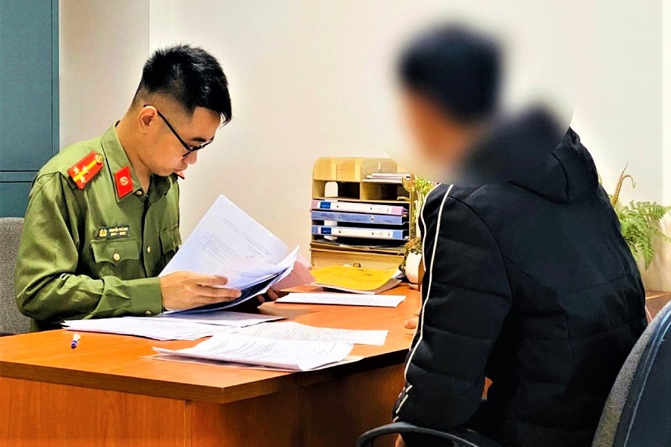 Bi phat 7,5 trieu dong vi bao chot CSGT tren mang xa hoi hinh anh