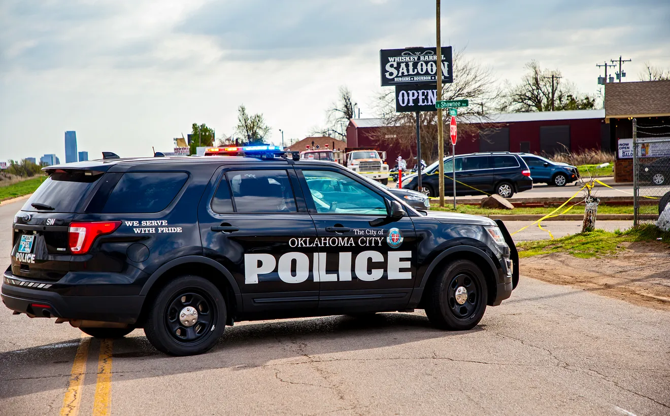 Truy tim nghi pham xa sung quan bar khien 3 nguoi chet o My hinh anh