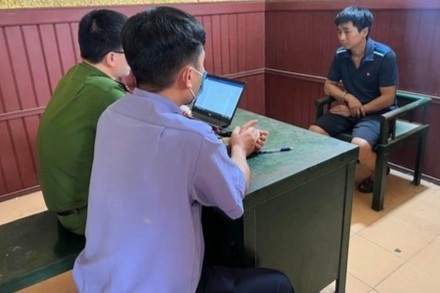 Dung dao uy hiep nu chu nha bat mo ket sat cuop tien roi tau thoat hinh anh