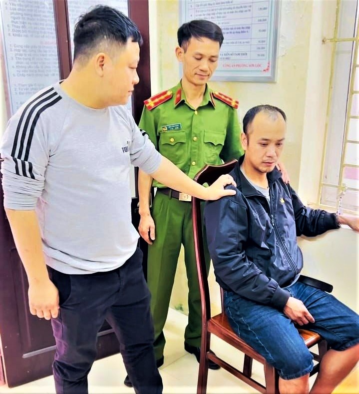 lao xe vào công an ảnh 1 lao xe vao cong an anh 1