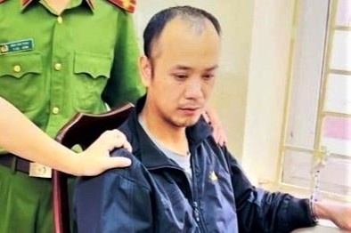 Trom lao xe may vao cong an hinh anh