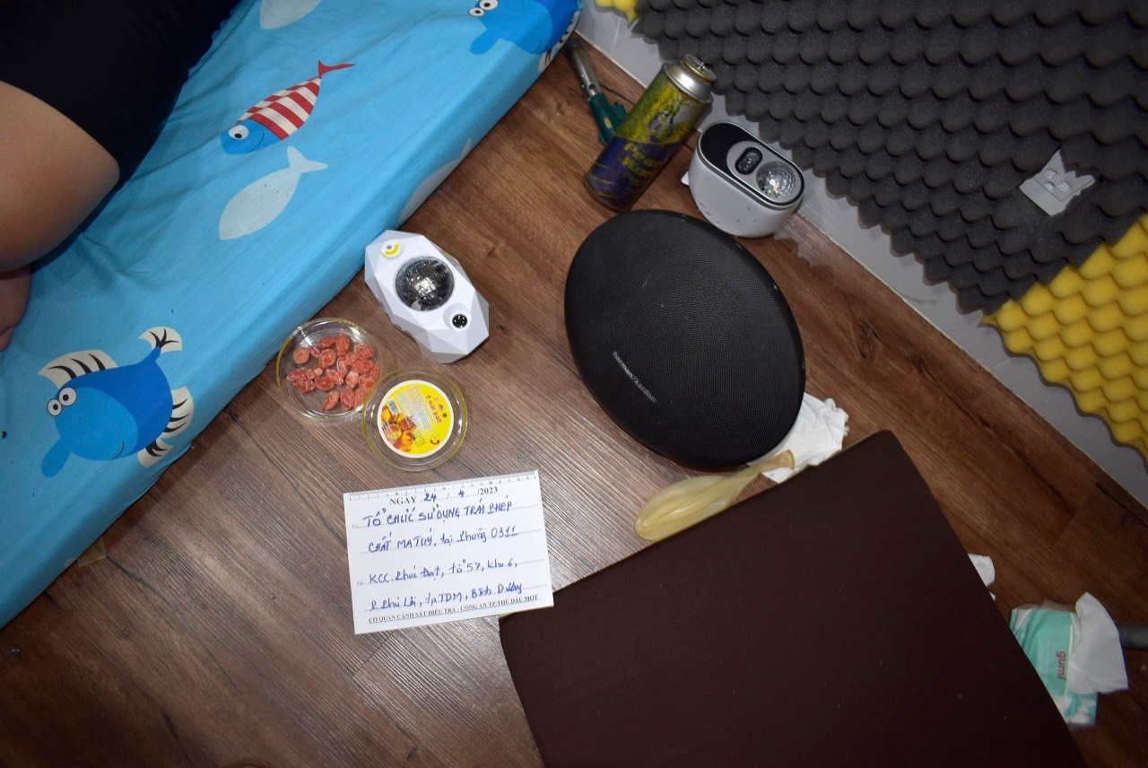 bay lac trong chung cu anh 1