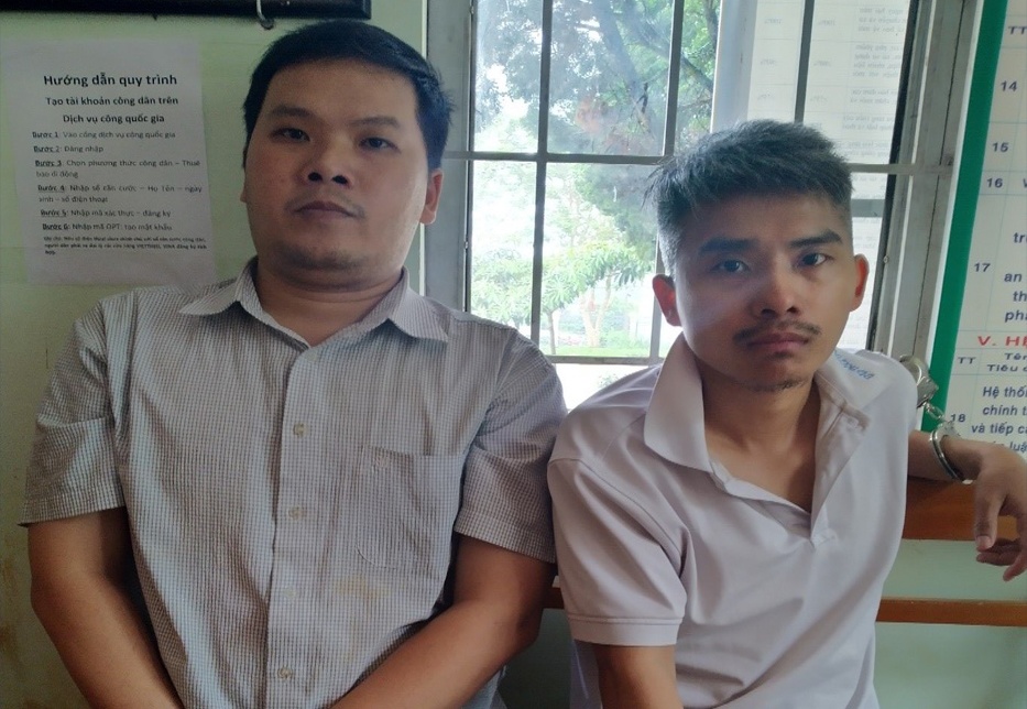 Con trai dung chuyen bi bat coc de tong tien me hinh anh