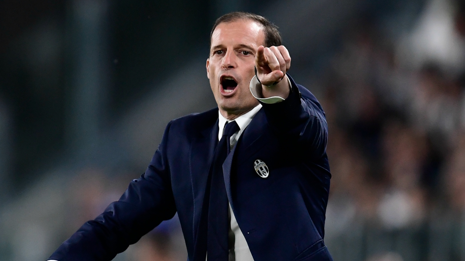 Phot lo Chelsea va Arsenal,  HLV Allegri quyet tam bam tru o Juve anh 1