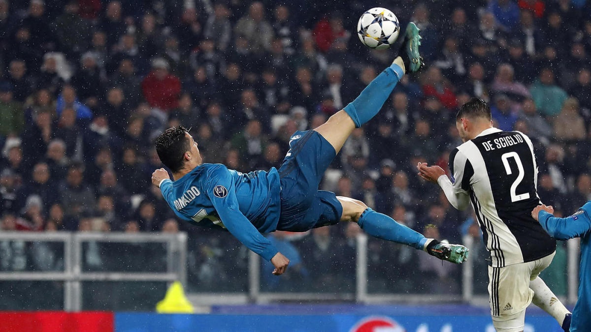 Ghi sieu pham de doi, Ronaldo van ngam ngui xep sau Salah hinh anh