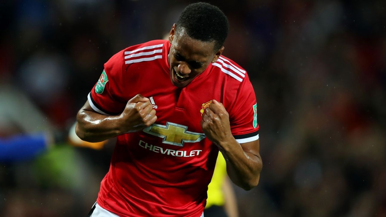 Barca san sang chi 60 trieu bang de gianh Martial? hinh anh