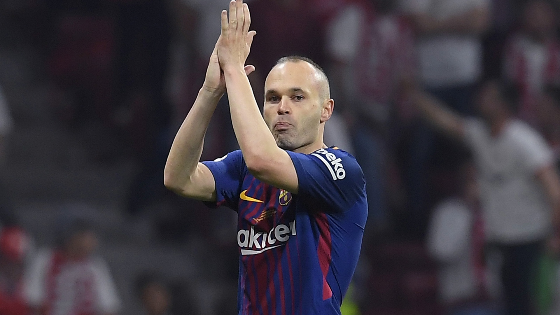 Luong duyen Iniesta - Barca: Nho di choi ... cong vien anh 2