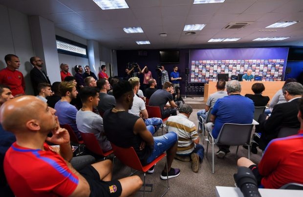 Messi,  Suarez vắng mặt trong ngày Iniesta rơi lệ ảnh 1 Messi,  Suarez vang mat trong ngay Iniesta roi le anh 1