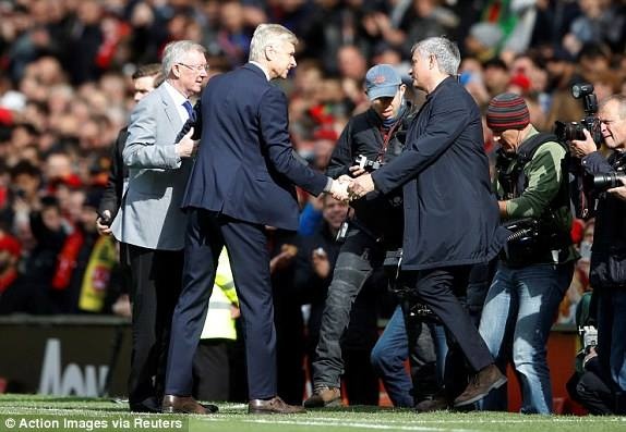 Wenger nhận tình cảm đặc biệt từ Ferguson và Mourinho ảnh 2 Wenger nhan tinh cam dac biet tu Ferguson va Mourinho anh 2