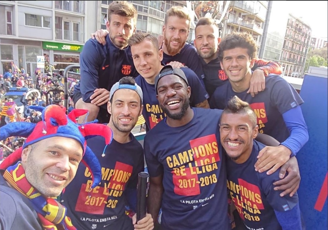 Messi,  Iniesta rang ro trong ngay Barcelona dieu hanh Cup vo dich anh 6