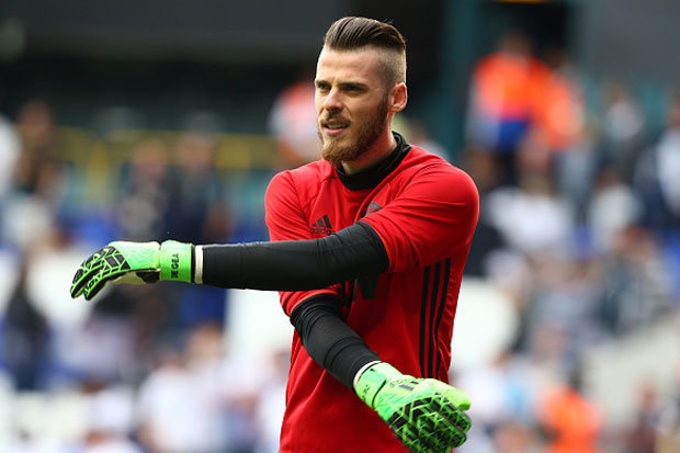 Vuot mat Ronaldo, De Gea van bi Mourinho che hinh anh