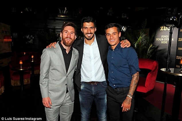 Messi, Suarez thoải mái ‘ăn chơi’ trước thềm El Clasico ảnh 3 Messi, Suarez thoai mai ‘an choi’ truoc them El Clasico anh 3