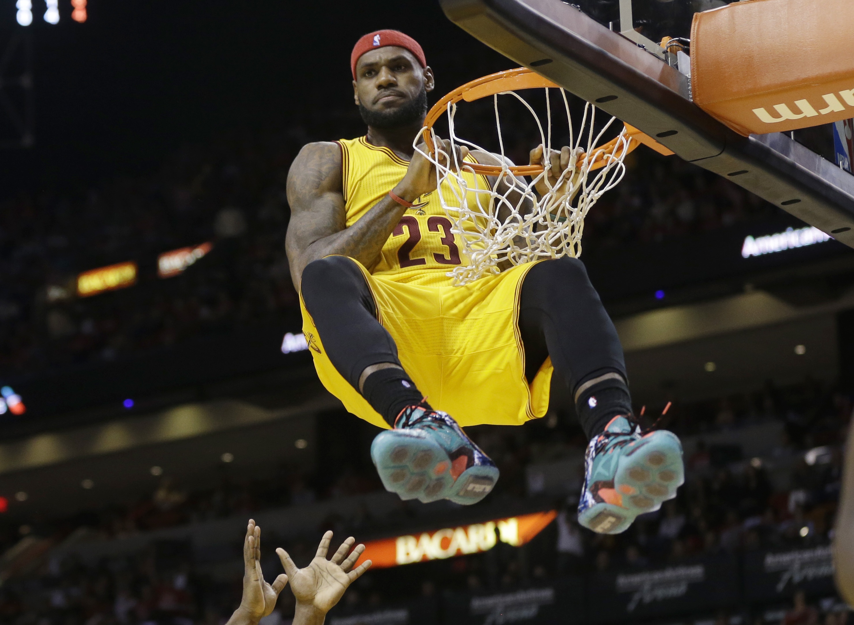 LeBron James: 'Quai vat' thach thuc ca NBA hinh anh