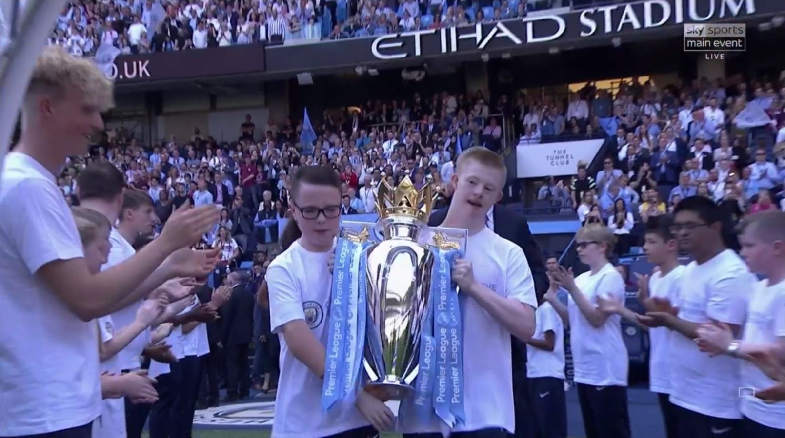 Man City vo dich Premier League anh 4